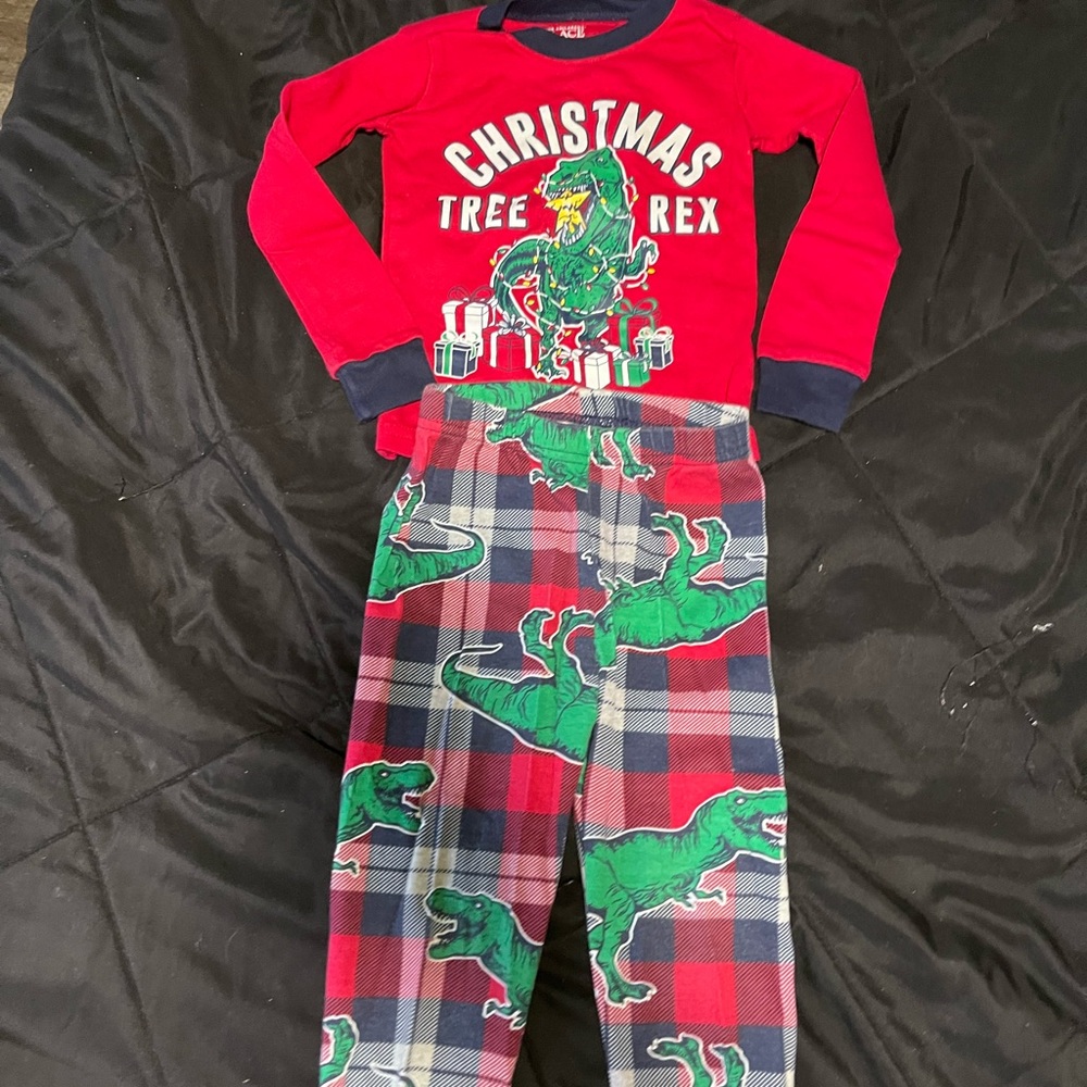 2T Childrens place Christmas pajamas